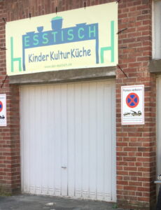 Read more about the article Umbau der Garagen zum „Esstisch“